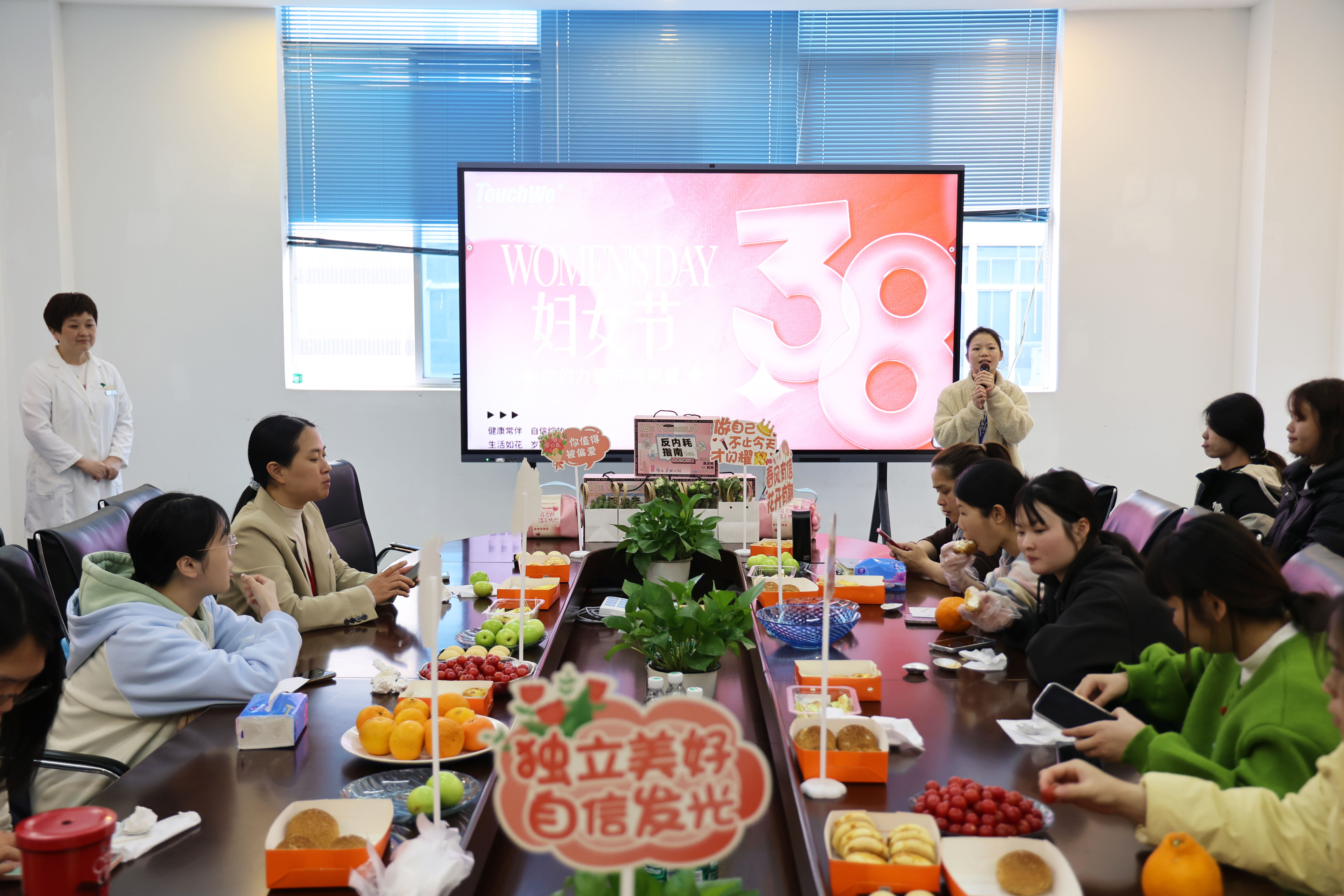 25年妇女节讲座1.jpg