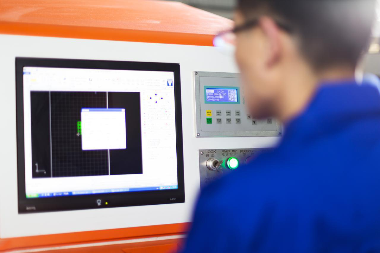 嵌入式工控触摸一体机操作面板