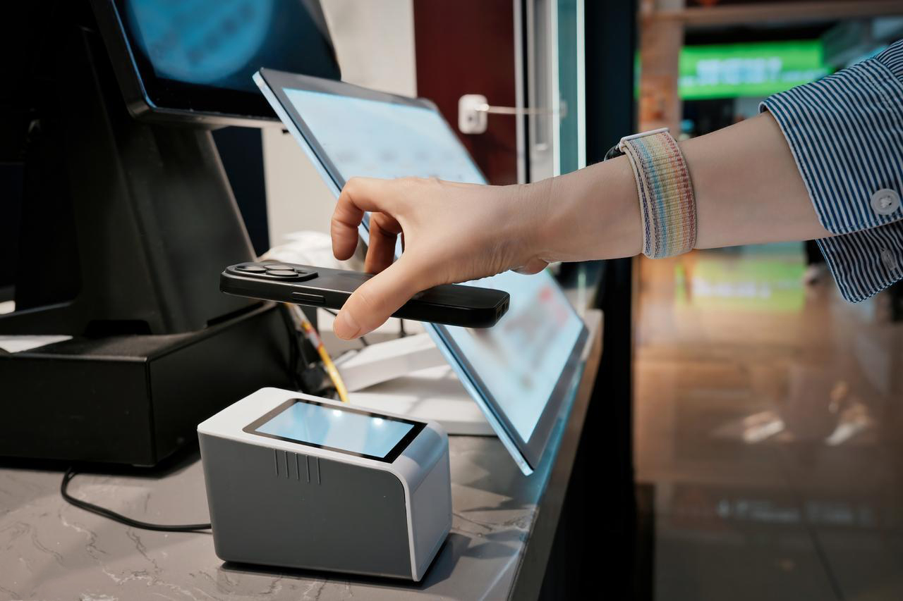 触沃电子智慧零售解决方案：多功能自助终端构建数字化商业新生态